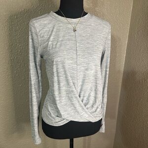 LIKE NEW Old Navy Active Twist/keyhole top - in heather light gray‎